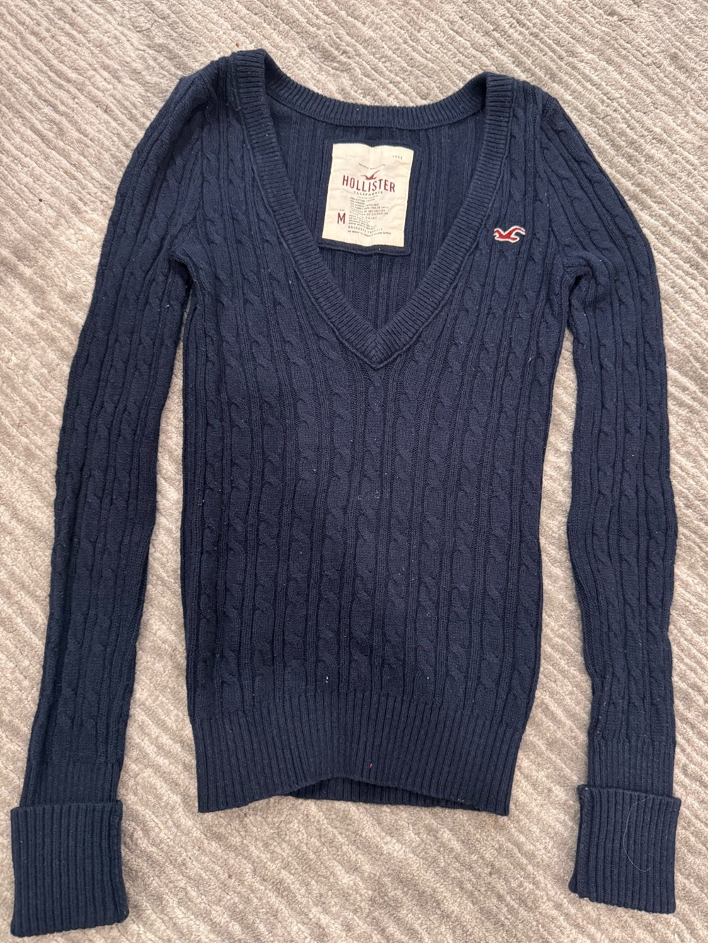 Vintage Hollister Women's Navy Cable Knit V-Neck Sweater - Picture 6 of 9